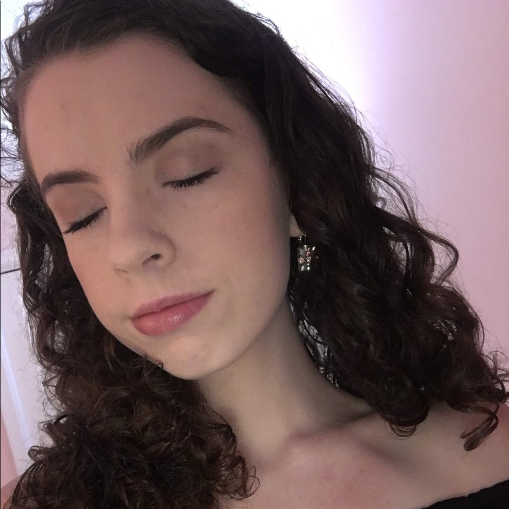 Meet your Posher, Joelle